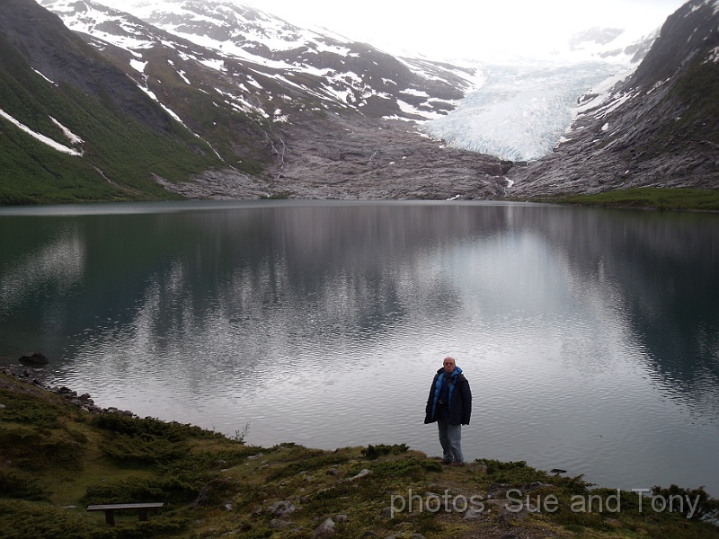 day4 0104.jpg - guess who !